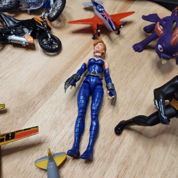 Mixed Toy Lot – Small Figurines, Planes & Bikes - Picture 5 of 9